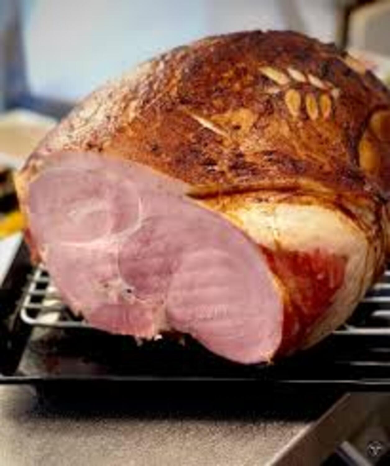 Jambon cuit de porcelet avec os à braiser . 2.3 kg